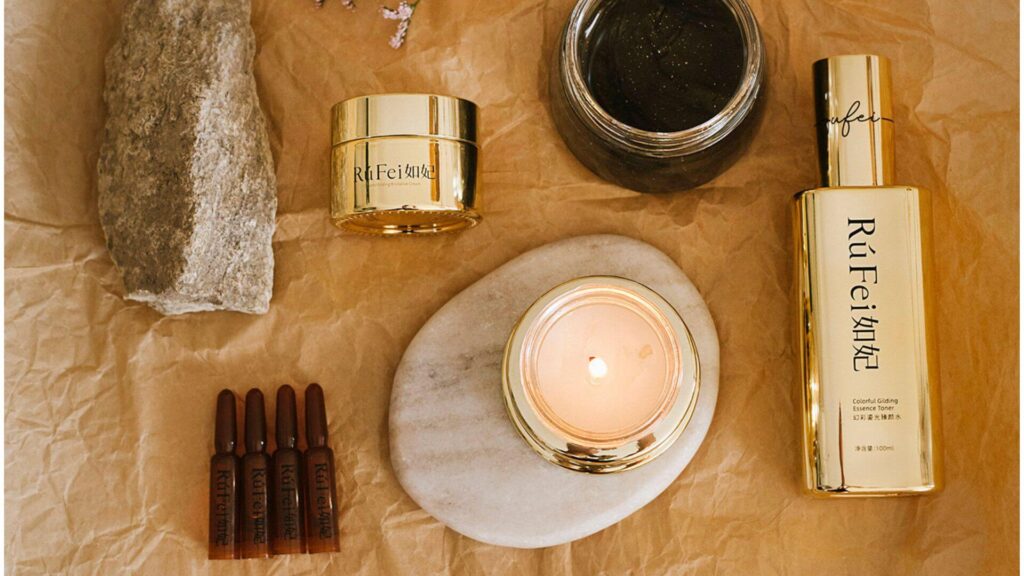 Small-Black-House-Therapy-Fox-Beuty-Team